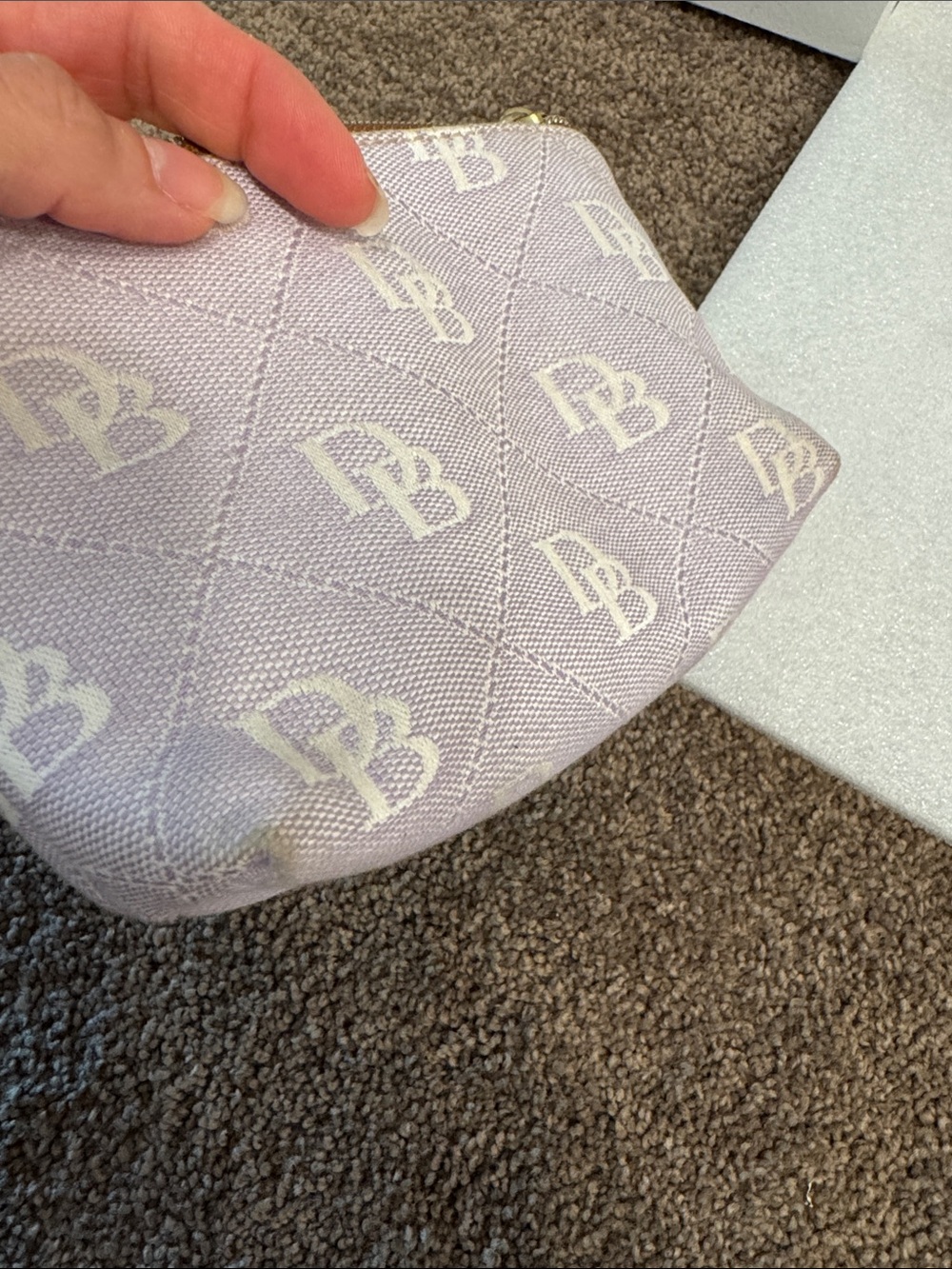 Dooney & Bourke Lavender DB Quilted Zip Cosmetic makeup Pouch bag - Picture 6 of 7